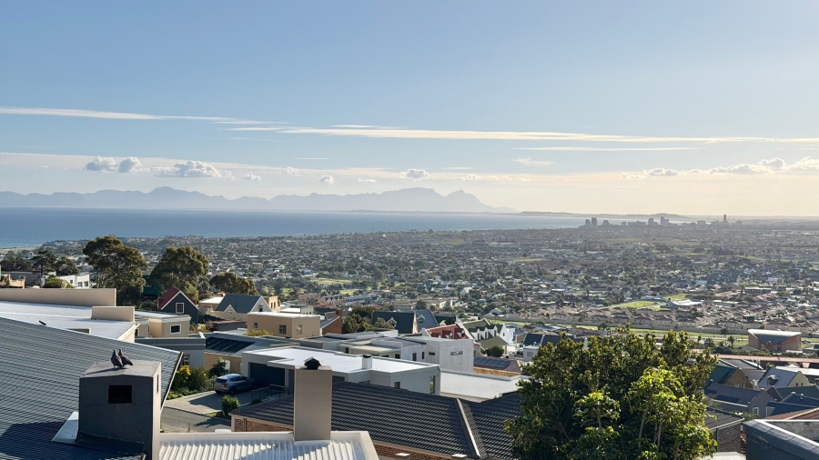 3 Bedroom Property for Sale in Mountainside Western Cape